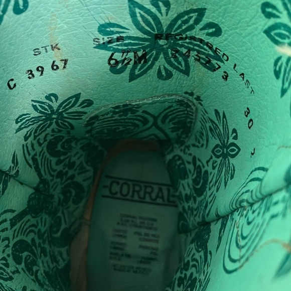 Corral neon green studded Size 6.5 C3967 - Picture 7 of 9